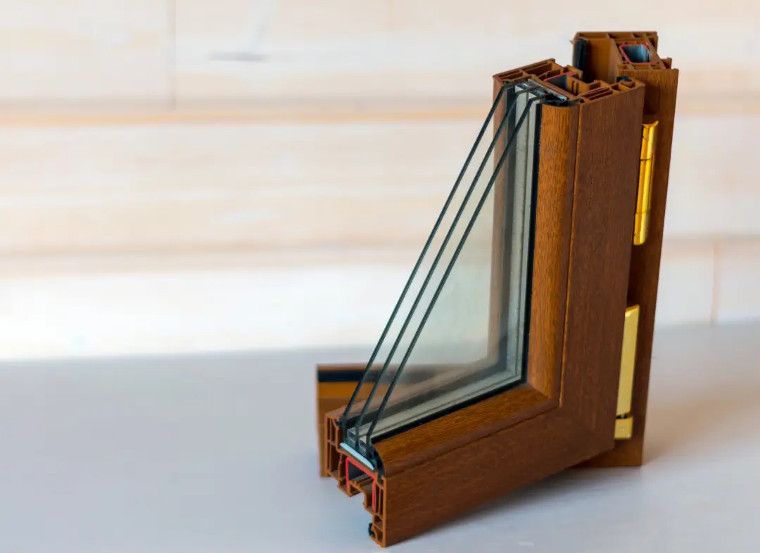 Installation de fenêtre en bois sur mesure Rochefort